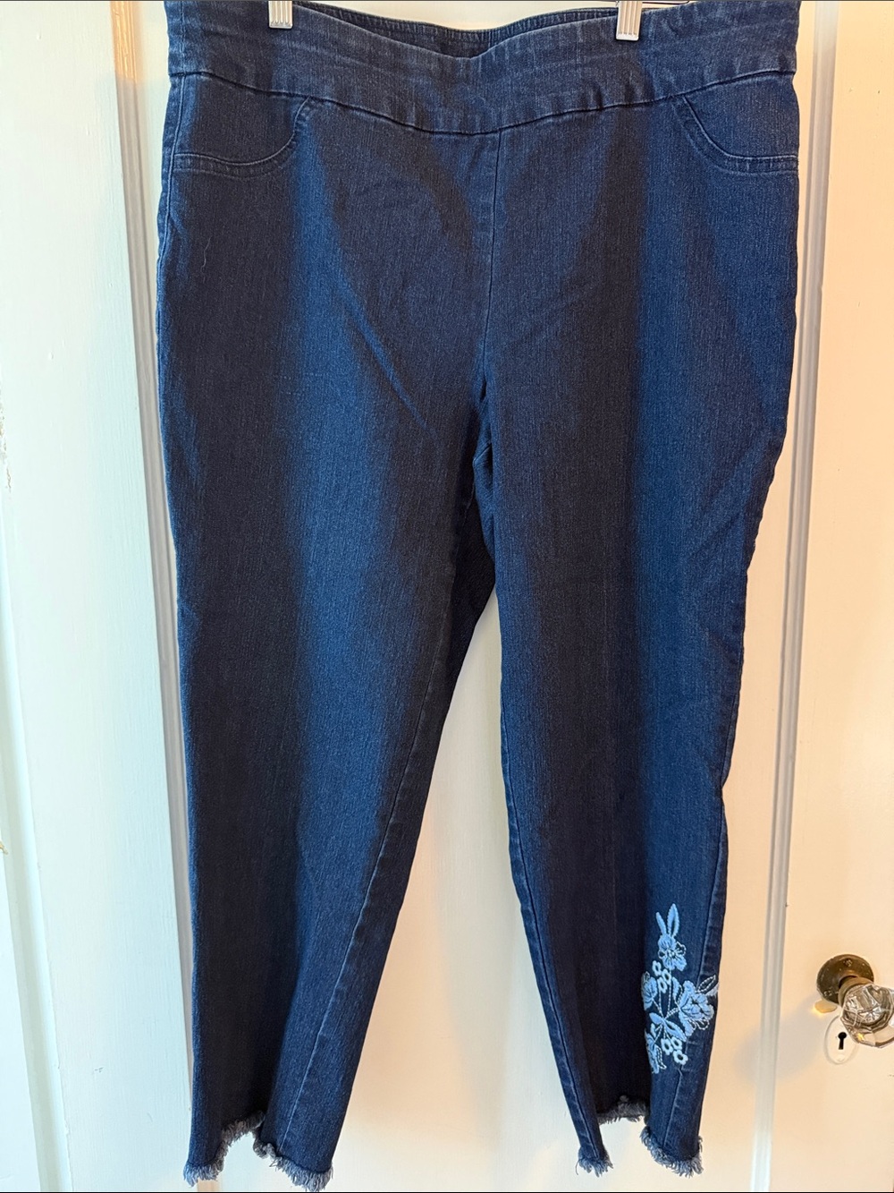Alfred Dunner Dark Blue Ankle Jeans with Embroidered Hem Size 16